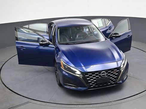Used 2024 Nissan Altima 2.5 SR FWD image 40