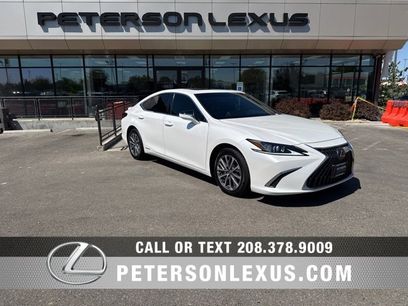 Used 2022 Lexus ES 300h w/ Accessory Package 2