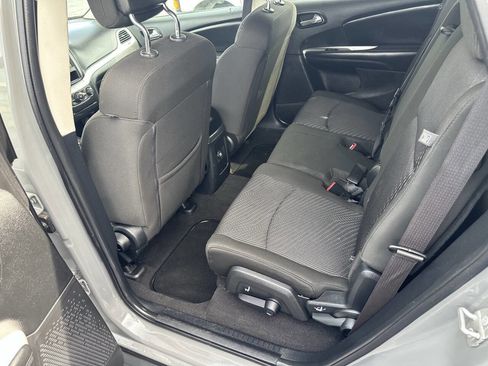Used 2019 Dodge Journey SE image 15