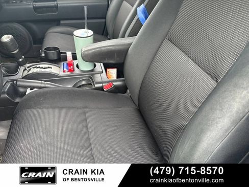 Used 2010 Toyota FJ Cruiser 4WD image 18