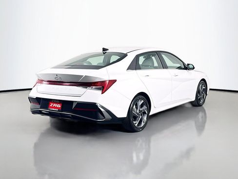 Used 2025 Hyundai Elantra SEL FWD image 5