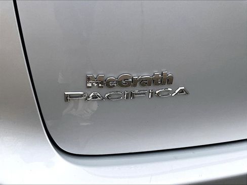 Used 2024 Chrysler Pacifica Touring-L FWD image 20