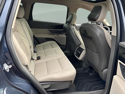 Used 2024 Lincoln Nautilus Premier w/ Equipment Group 102A image 15