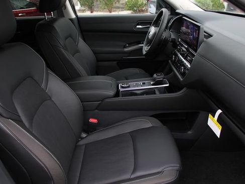 Certified 2026 Nissan Pathfinder SL w/ SL Premium Package AWD/4WD image 33