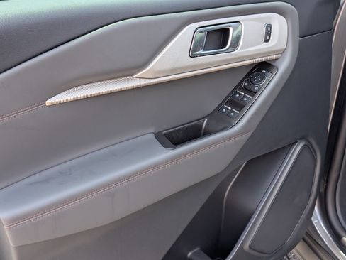 New 2026 Ford Explorer Active RWD image 17