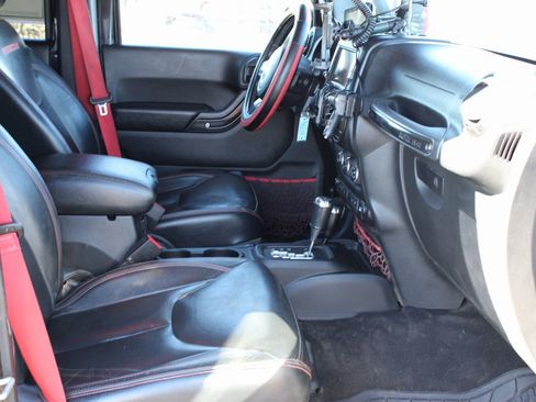 Used 2017 Jeep Wrangler Unlimited Rubicon image 17