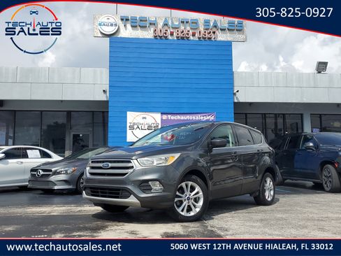 Used 2017 Ford Escape SE image 1