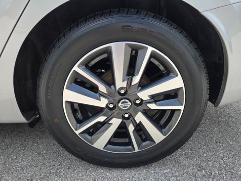 Used 2021 Nissan Versa SV FWD image 9