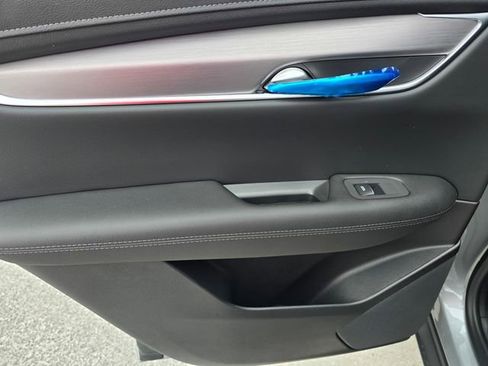 New 2026 Cadillac XT5 Luxury image 14