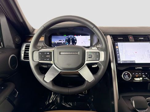 Certified 2024 Land Rover Discovery Dynamic SE AWD/4WD image 23