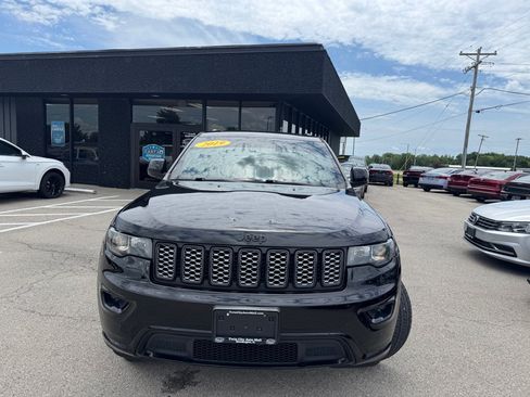 Used 2019 Jeep Grand Cherokee Altitude AWD/4WD image 2