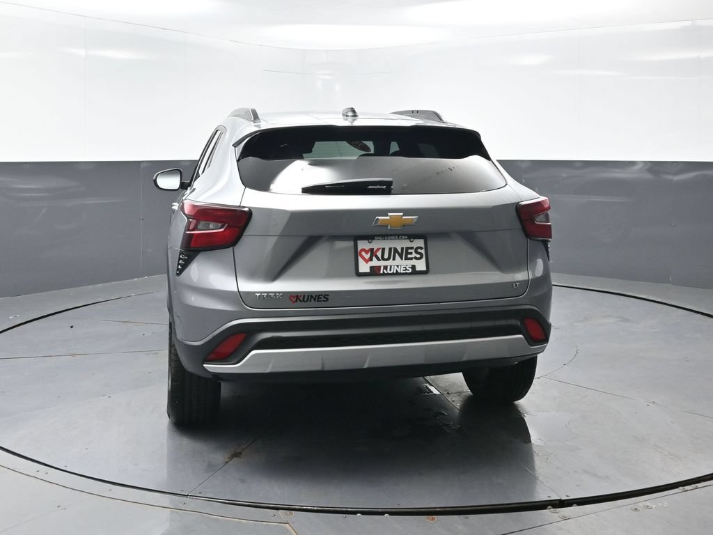 Used 2025 Chevrolet Trax LT FWD image 12