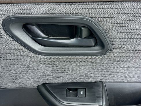 Used 2023 Nissan Rogue S FWD image 29