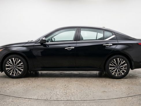 Used 2025 Nissan Altima 2.5 SV FWD image 5