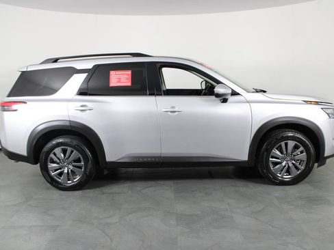 Certified 2025 Nissan Pathfinder SV AWD/4WD image 12