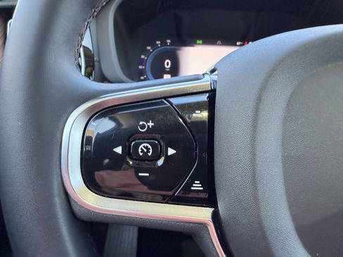 Certified 2023 Volvo XC60 B5 Ultimate w/ Protection Package Premier image 28