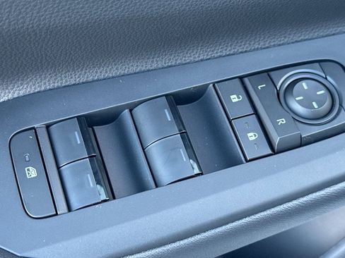New 2026 Toyota Prius Plug-In Hybrid FWD image 13