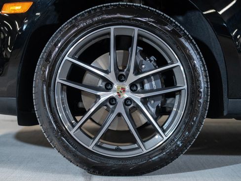 Certified 2026 Porsche Macan AWD/4WD image 11