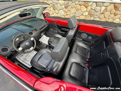Used 2006 Volkswagen Beetle Convertible w/ Package 1 FWD image 21