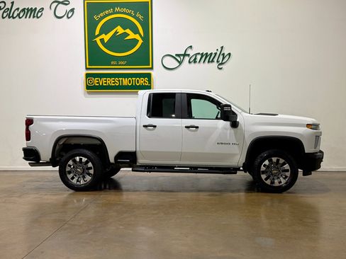 Used 2022 Chevrolet Silverado 2500 Custom w/ Custom Value Package image 9