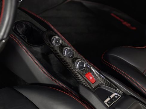 Used 2022 Ferrari F8 Tributo RWD image 44