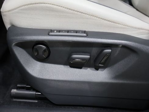 Used 2022 Volkswagen Tiguan SEL R-Line image 13