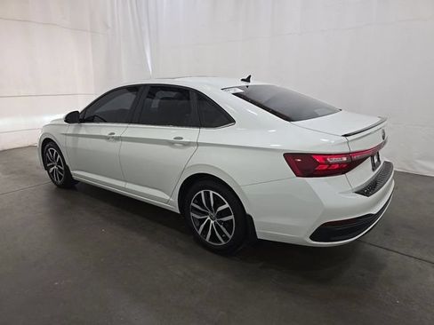 Used 2026 Volkswagen Jetta SE FWD image 4