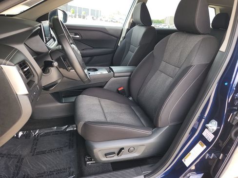 Used 2025 Nissan Rogue SV FWD image 13