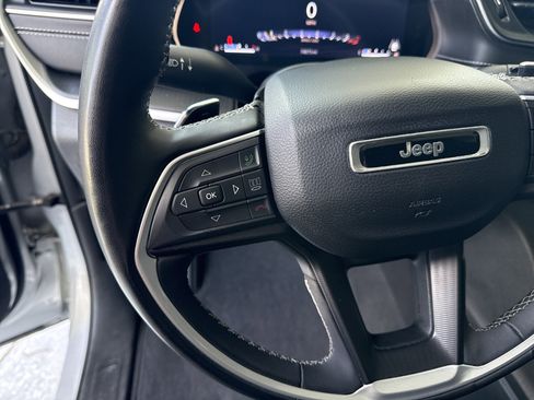 Used 2023 Jeep Grand Cherokee L Laredo image 18