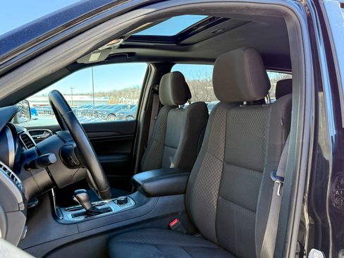 Used 2019 Jeep Grand Cherokee Laredo image 17