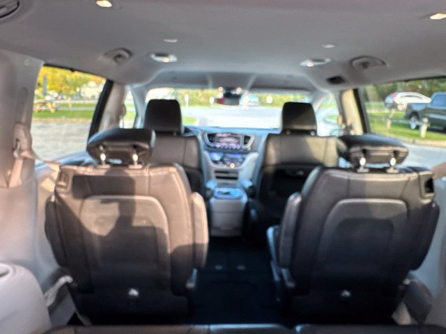 Used 2023 Chrysler Pacifica Touring-L FWD image 44