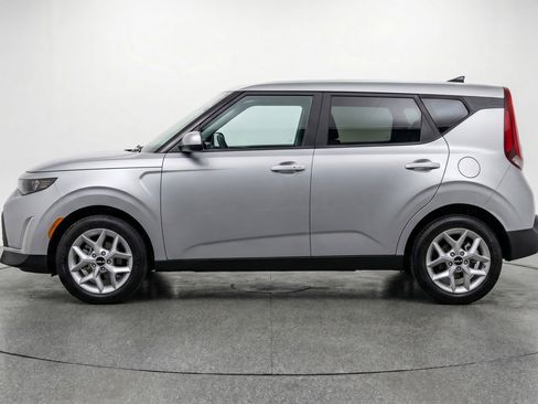 Used 2025 Kia Soul LX w/ LX Technology Package image 5