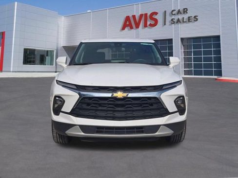 Used 2025 Chevrolet Blazer LT FWD image 2