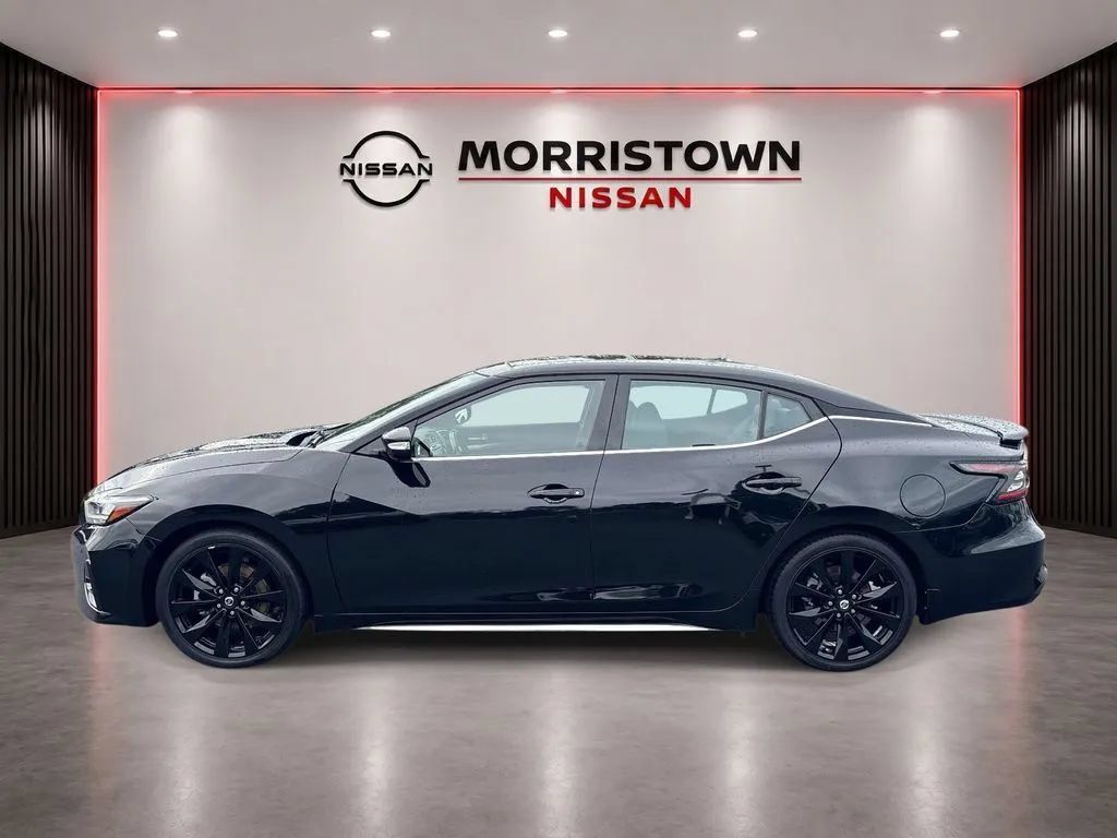Used 2022 Nissan Maxima SR w/ Sport Mat Group FWD image 6