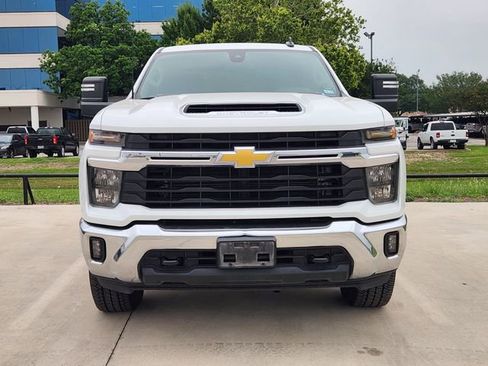 Used 2024 Chevrolet Silverado 2500 LT AWD/4WD image 2
