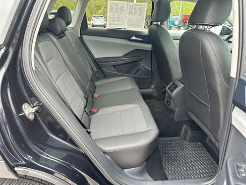 Certified 2024 Volkswagen Taos SE w/ Panoramic Sunroof Package AWD/4WD image 36