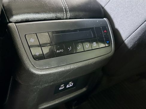 Used 2022 Nissan Pathfinder SV w/ SV Premium Package AWD/4WD image 32