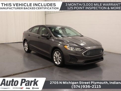 Used 2020 Ford Fusion SE image 1