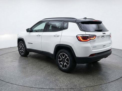 Used 2025 Jeep Compass Trailhawk AWD/4WD image 6