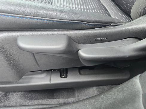 Certified 2025 Chevrolet Trax LT w/ LT Convenience Package image 18