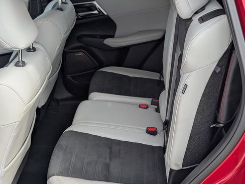 Used 2025 Mitsubishi Outlander SE FWD image 21