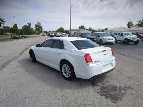 Used 2023 Chrysler 300 Touring image 5