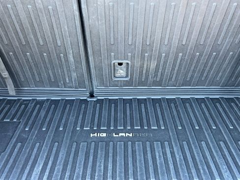 Used 2020 Toyota Highlander XLE image 13