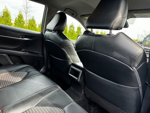 Used 2018 Toyota Camry SE FWD image 16