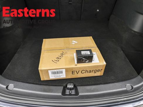 Used 2022 Tesla Model Y Long Range image 9