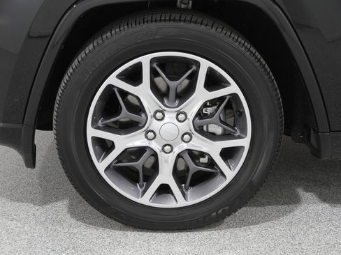 Used 2021 Jeep Grand Cherokee Overland image 25