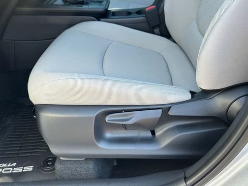 Used 2026 Toyota Corolla Cross LE image 9