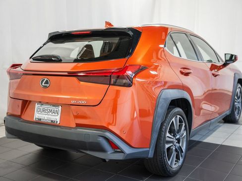 Used 2019 Lexus UX 200 w/ Premium Package FWD image 4