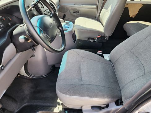 Used 2000 Ford E-350 and Econoline 350 Club Wagon image 12