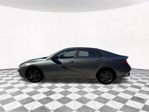 New 2026 Hyundai Elantra SEL Sport Premium FWD image 3